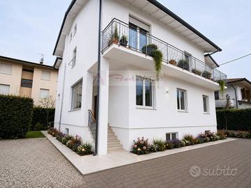 Appartamento di 141 m² con più di 5 locali a Monti
