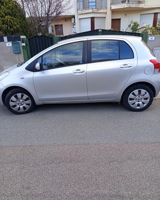 Yaris TOYOTA 