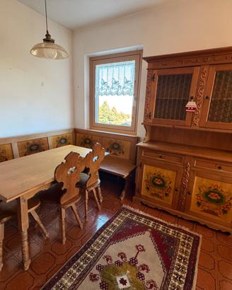 Set Mobili Tirolesi: credenza, tavolo, panca sedie