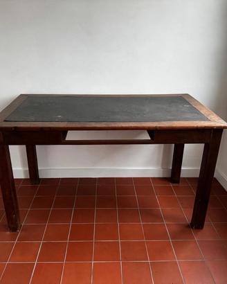 TAVOLO IN NOCE CON PIANO IN ARDESIA