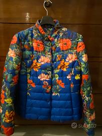 Piumino bluette e fiori
