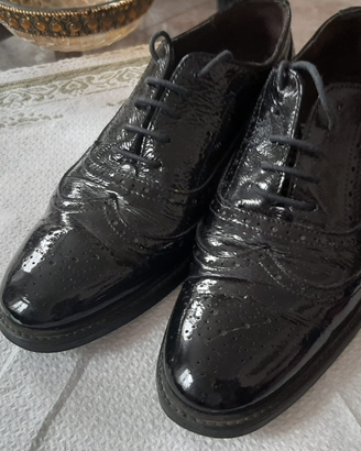 Scarpe francesine, vera pelle in vernice nera