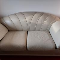 divano in pelle bianco