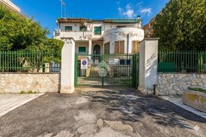 2 LOCALI A NAPOLI