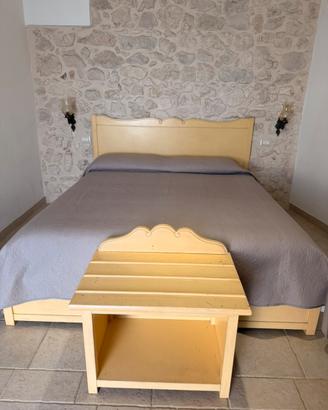 Letto e porta valigia