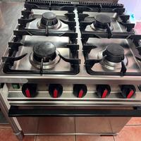 Cucina 4 fuochi professionale