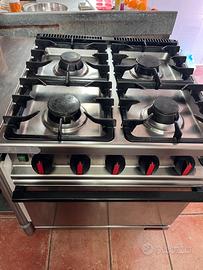 Cucina 4 fuochi professionale