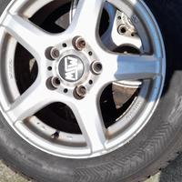 Gomme termiche invernali con cerchi in lega