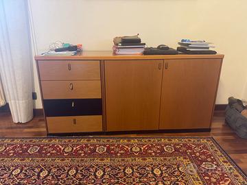 Elegante credenza vintage in legno