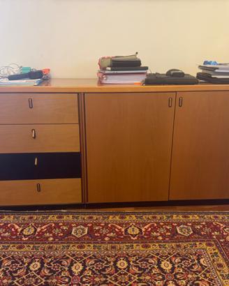 Elegante credenza vintage in legno