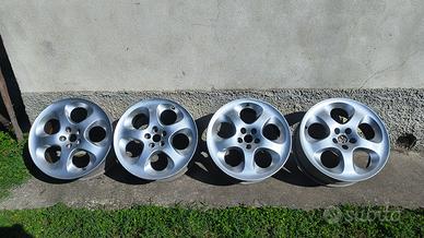 Cerchi in lega Alfa R17