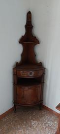 Venduto - Angoliera in legno