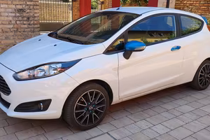 Ford Fiesta MK7.5 tre porte bianca 2014