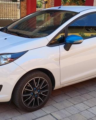 Ford Fiesta MK7.5 tre porte bianca 2014