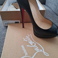 Louboutin décolleté