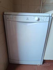 Lavastoviglie INDESIT