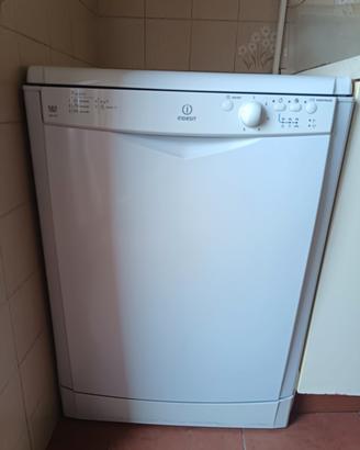 Lavastoviglie INDESIT