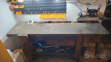 Tavolo da falegname con morsa