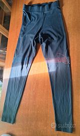 Leggins neri Adidas in cotone logo multicolore