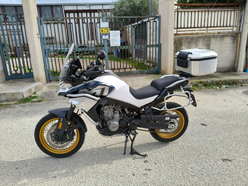 CF Moto 800MT
