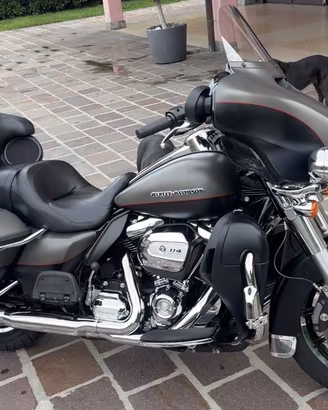 Harley Davidson Ultra Limited 114 con RETROMARCIA