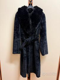Cappotto in pelliccia nero