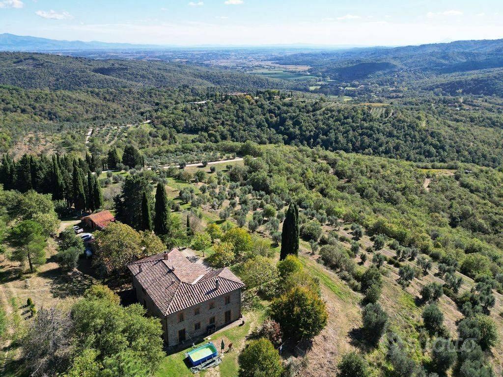 Rustico / Casale di 253 m² con più di 5 locali e b - Vista 2
