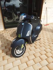 Piaggio Vespa 310 GTS hpe Super tech