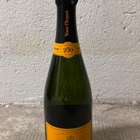 VEUVE CLICQUOT CHAMPAGNE