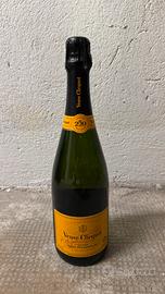 VEUVE CLICQUOT CHAMPAGNE