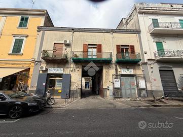 2 LOCALI A NAPOLI