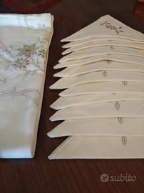 tovaglia antica con tovaglioli