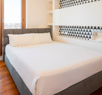 Letto matrimoniale completo con materasso e testie