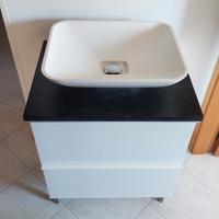 mobile bagno Ikea, bianco lucido con lavabo