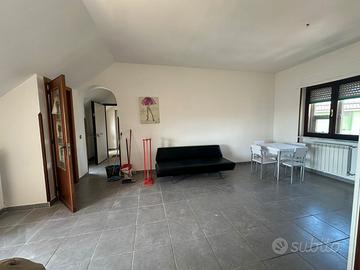 Appartamento arredato vista mare