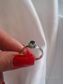 Anello vintage con pietra verde