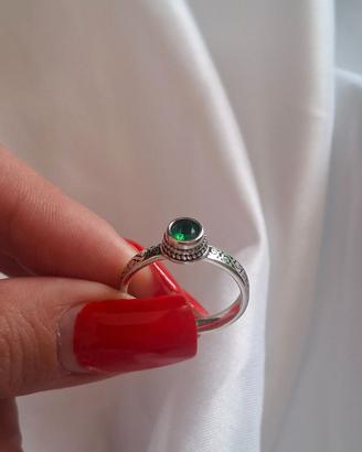 Anello vintage con pietra verde