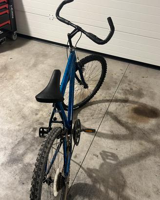 bicicletta mtb muscolare