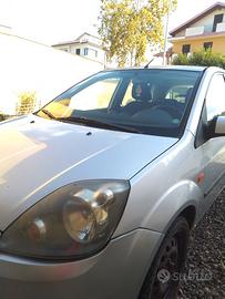  Ford Fiesta anno 2006 .