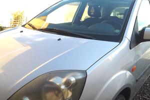  Ford Fiesta anno 2006 .