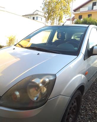  Ford Fiesta anno 2006 .