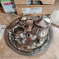 Servizio te in metallo argentato