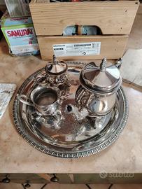 Servizio te in metallo argentato