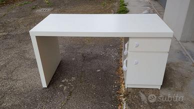Scrivania bianca