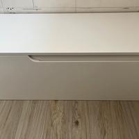 Mobile bianco sospeso