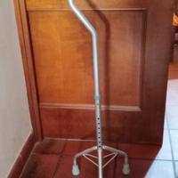 Bastone treppiedi anziani