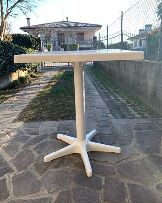 Tavolo da giardino