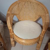 sedia poltroncina in vimini e cuscino