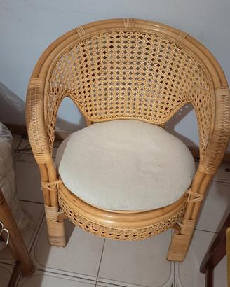 sedia poltroncina in vimini e cuscino