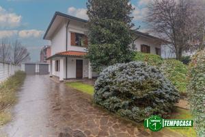 Villa a Ossona Via Alessandro Volta 6 locali